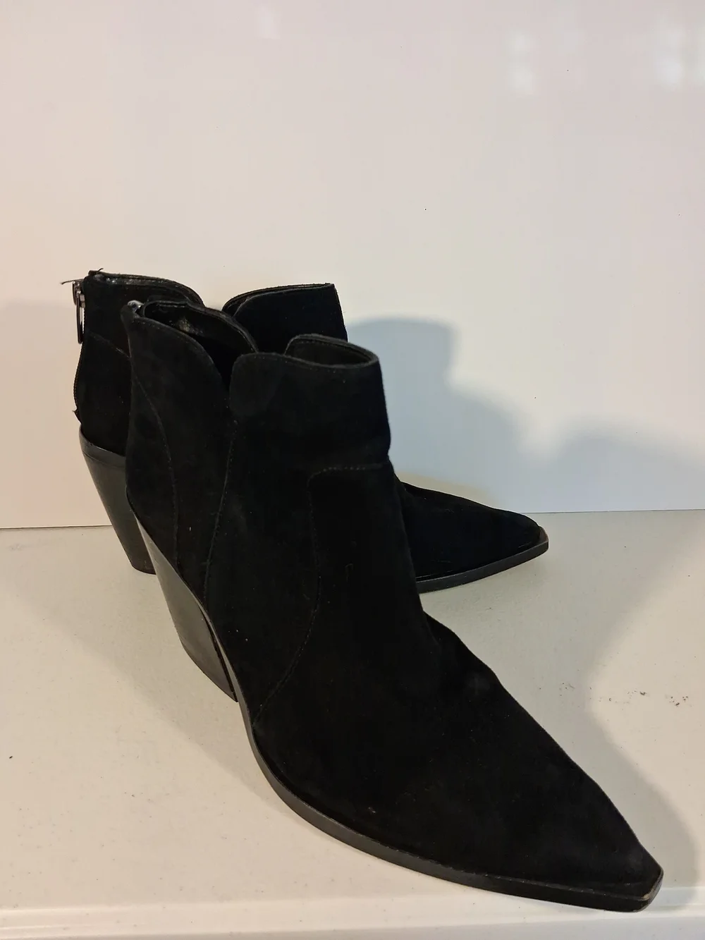 Vince CamutoWomens Shoes Black Suede Leather Pointed Toe Ankle Booties Size 8.5